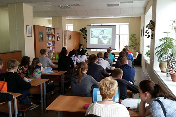 说明: H:\5.12\1\3万象城娱乐awc线路招生与宣传推介会现场.jpg